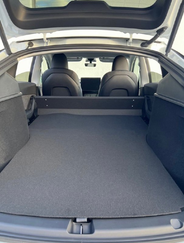 特斯拉法国推出“双座版”Model Y！储物空间达2158L，预计3-7月法国各门店有展车。配图