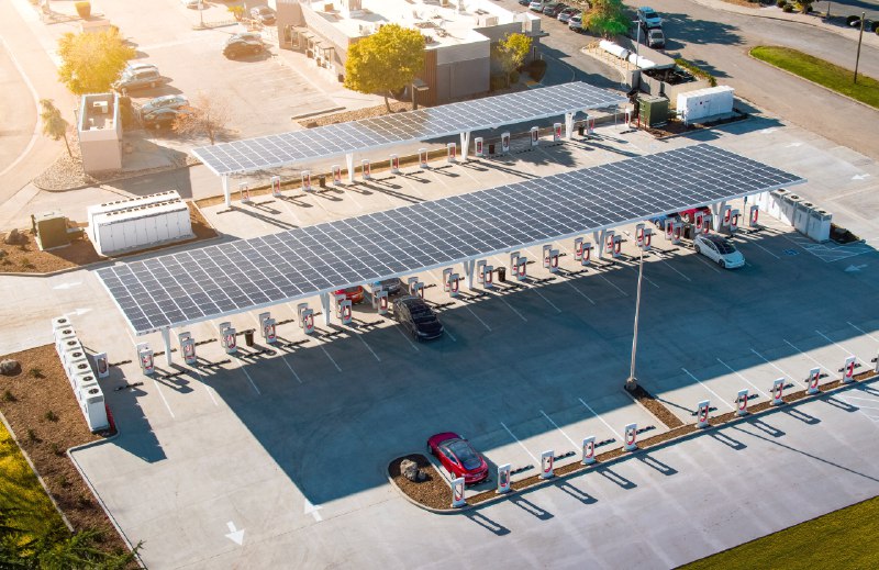 Tesla opened an average of 3.5 new Supercharger sites globally per day in Q2. https://t.co/DZjSWybSlr配图