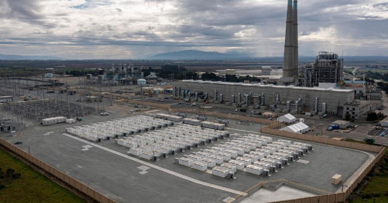 I believe the biggest Megapack battery system in the world is Moss Landing in California. It uses 256 Tesla Megapacks at a cost of over $350M.配图