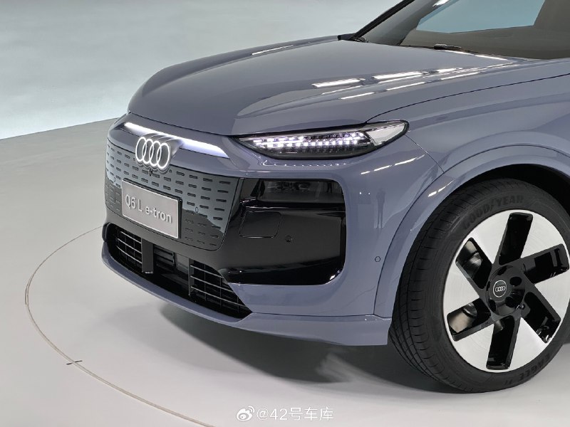 再来几张奥迪 Q6L e-tron 的近距离实拍图。配图