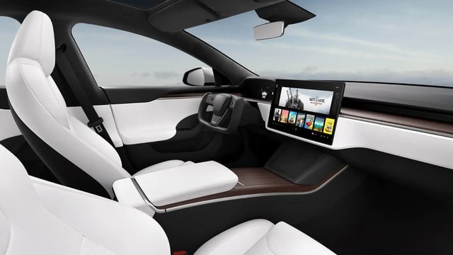 Tesla recalls 2021-2023 Model S/X over potential seatbelt issues配图