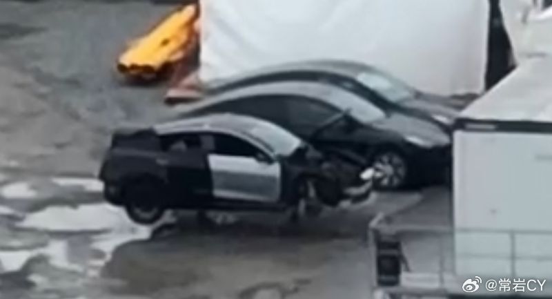 这可能是我们第一次看到特斯拉经济性车型的真身?配图