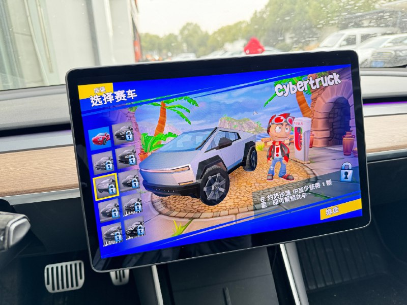 更新好了，沙滩赛车里出现了 CyberTruck！配图