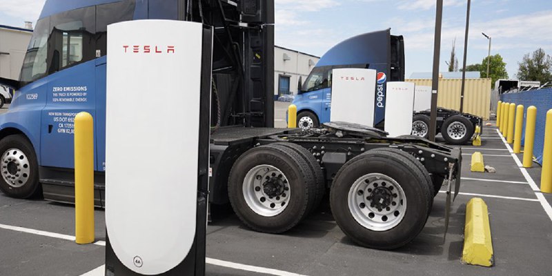 Cool Tesla Semi Pepsi profile in link below. The three Tesla Semi drivers featured have a combined 59 years of truck driving experience.配图