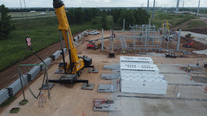 Tesla Megapacks are finally going in at Giga Texas🤠 https://twitter.com/joetegtmeyer/status/1674802525621370880 https://t.co/i9SqXoswRl配图