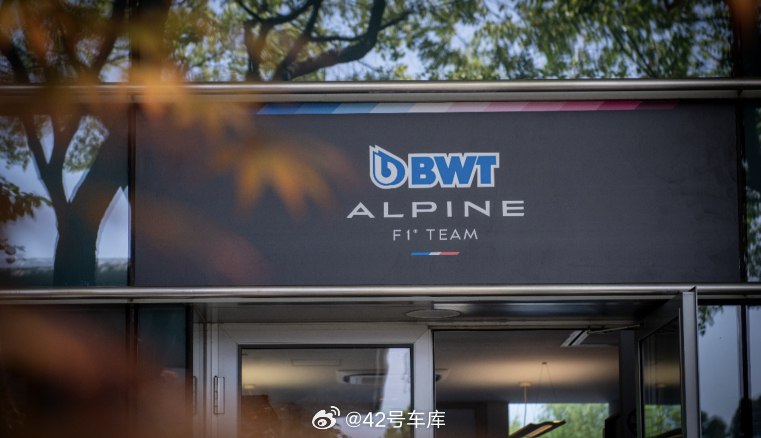 这次的 F1 中国大奖赛备受关注，有不少知名车队都来参加了，也有车队甚至是中国首秀。配图