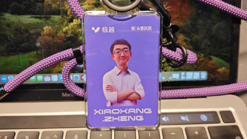 懂了，暗讽百度的 AI 大模型不行。坐等博主道歉。配图