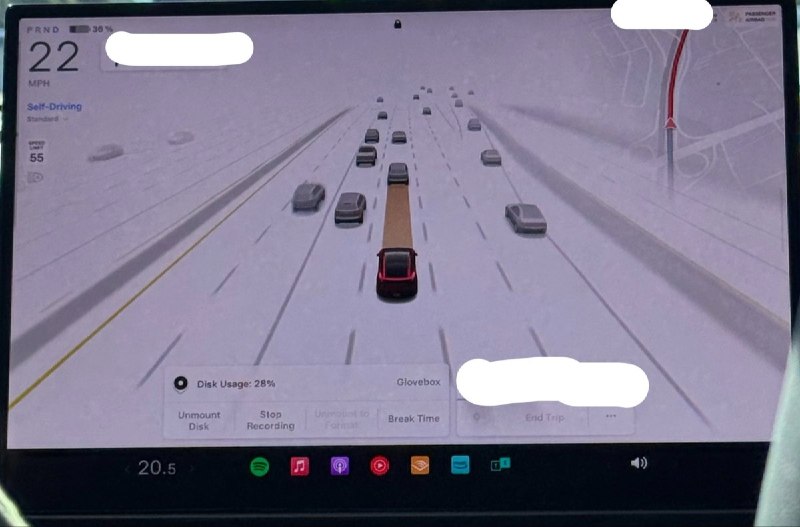 特斯拉Robotaxi中控屏出现专用录音功能配图