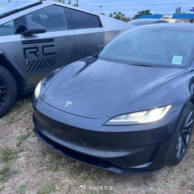 全新 Model 3 Ludicrous 曝光。配图