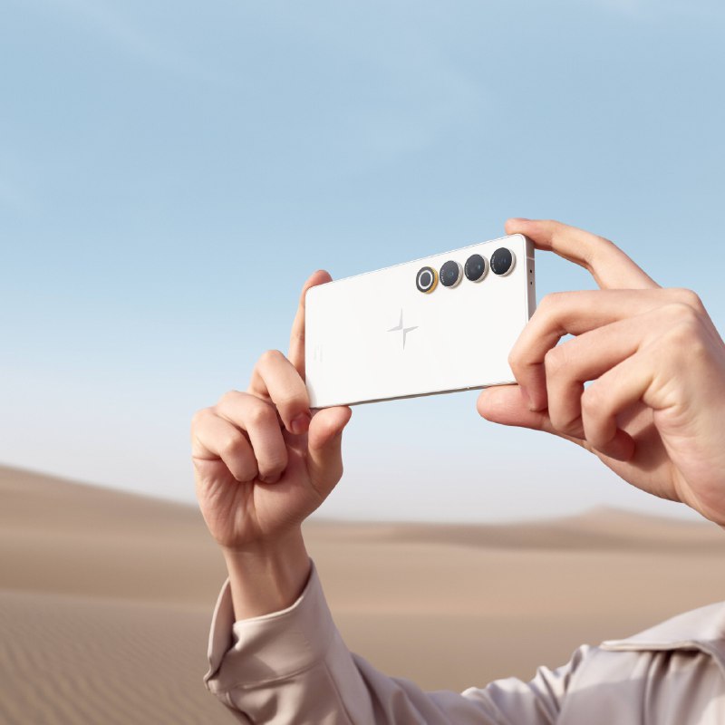 在具体应用上，结合极星最新发布的Polestar Phone，用户在上车时可以将导航从手机无缝流转到车机，出去旅游拍完照片可以通过无界相册功能将手机中的相片流转到车机大屏上好好欣赏。 与此同时，PolestarOS同样支持手机映射。用户可以把手机APP上的内容映射到车机上，比如在车机上看个电影或者刷个短视频。 更加方便的是，PolestarOS还支持用手机下载车机升级包，等到用户拿着手机进入车内后，可以直接安装更新，大量节省了等待 OTA 的时间。 #42how##新能源汽车##北京车展星科技#」配图