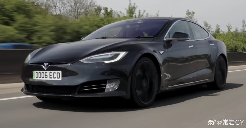 这辆 Model S 90D 已经累计跑了 70 万公里，但却仍然在使用原始电池和原始电机。配图
