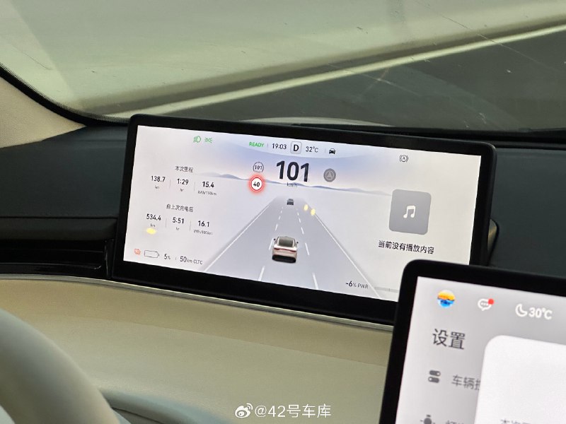 智界 S7 Max + 后驱超航智驾版的续航终于跑完了，电量从 98% 到 5%，一共跑了 530 km，推算下来的满电续航能力也就是 570 km，能耗是 16 kWh/100 km。全程几乎顶着限速跑，均速达到了 99 km/h，大家觉得这个能耗表现怎么样？配图