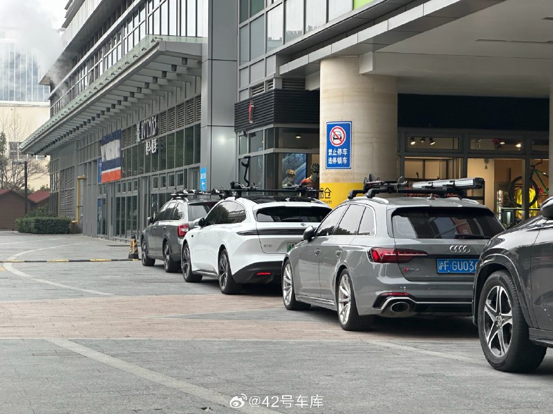 三台旅行车你觉得哪辆好看？配图