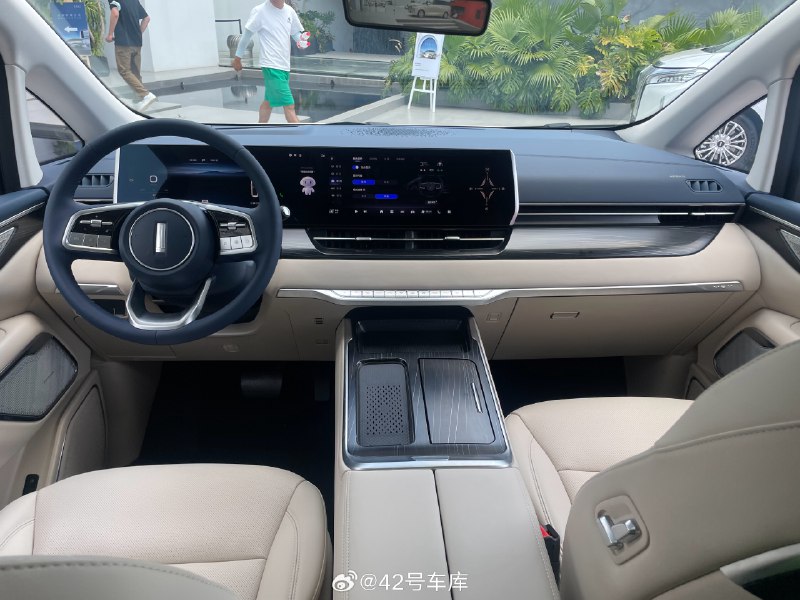 今天，魏牌高山 DHT-PHEV 的内饰正式公布。配图
