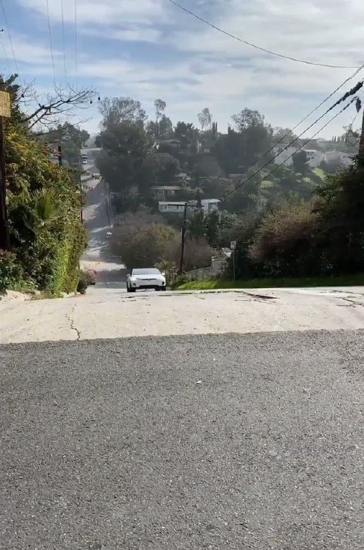 Tesla Model X Flying in LA配图