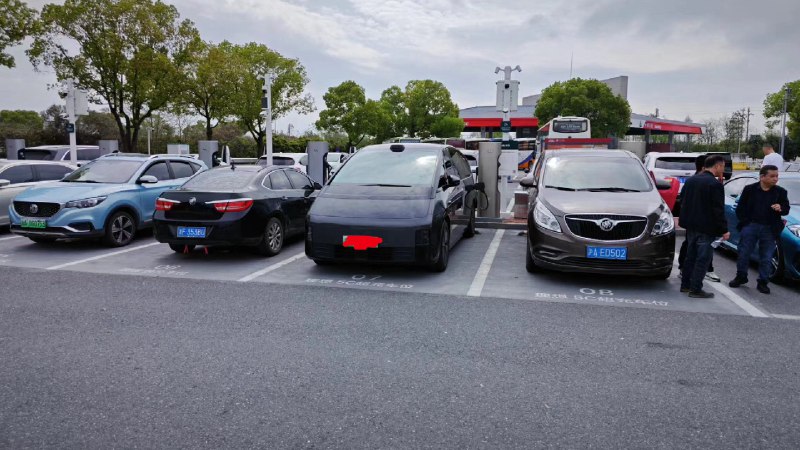 哈哈哈哈哈哈！有道理的，应该选偏远些//@Turbo張Forged:充电桩应该建的离厕所啥的远一点配图