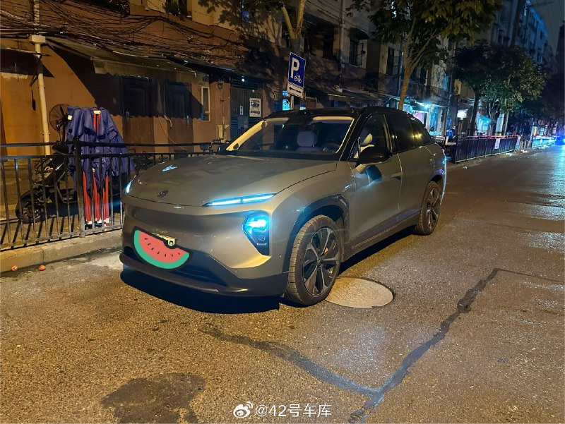 假期回家堵了 3 个小时才出上海[允悲]，凌晨出发的，现在才走了一半（400 多公里)，平常早到家了。配图