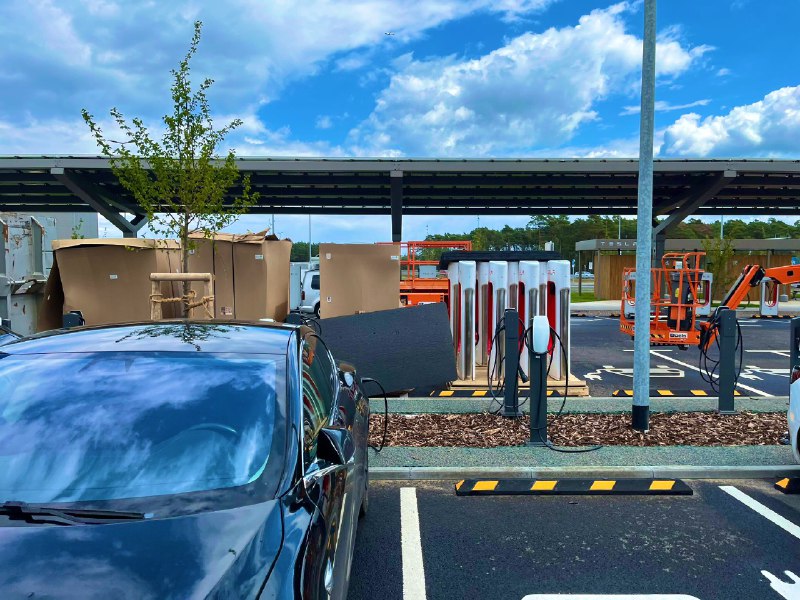 NEWS: More V4 Superchargers being installed at Giga Berlin.配图