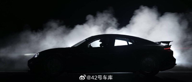 日前，保时捷官方发布了新款 Taycan 高性能版的预告，新车将在 3 月 11 日正式发布。配图