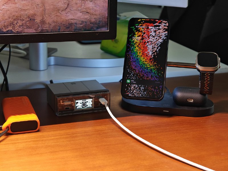 NIO Life 主打一个颜值，210W 功率牛逼是牛逼，但我好像最大功率的就是个 100W 充电宝😄配图
