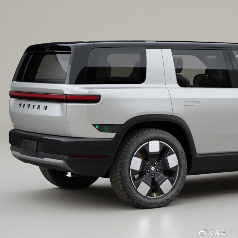 总感觉还是不如 Cybertruck 直接把充电口放在后轮眉上来的巧妙🧐配图