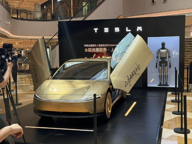 Robotaxi 已经到达中国大陆上海配图