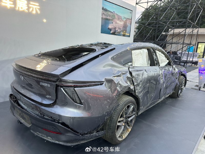 到极越 07 发布会现场了。配图