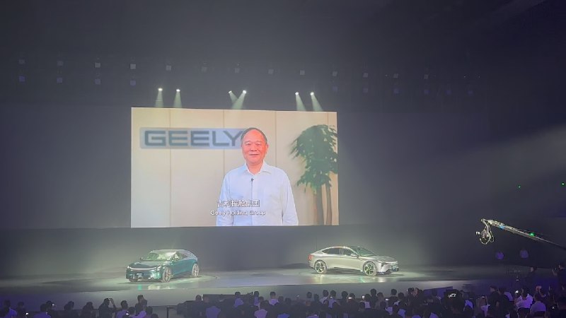 李书福也给极越 07 送来了祝福。配图