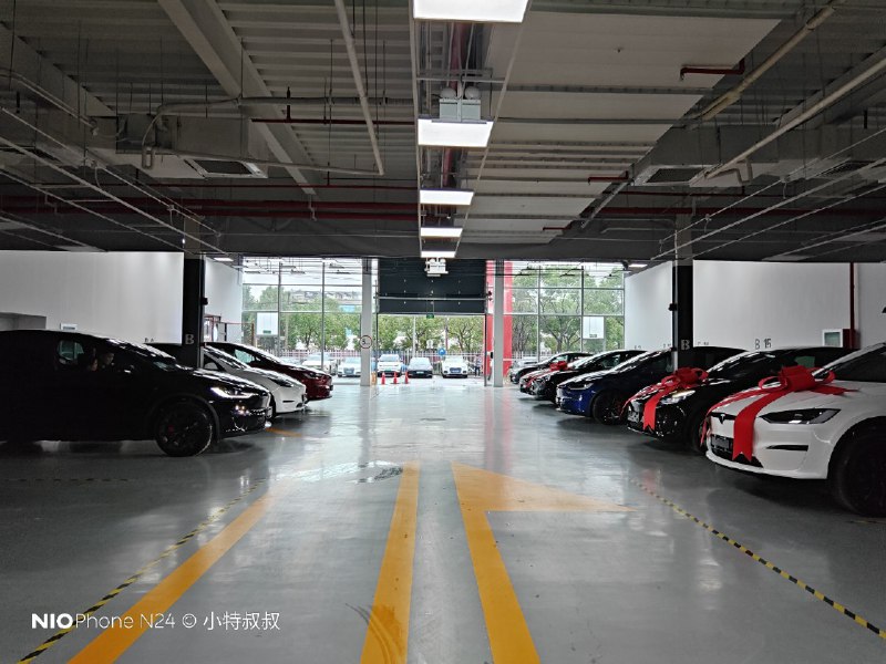 闵行待交付的 Model X配图