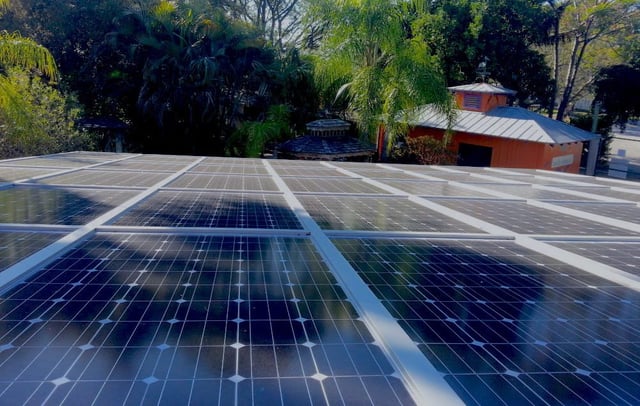 Comparing Tesla Solar To Local Solar Companies — A Deep Financial Dive配图
