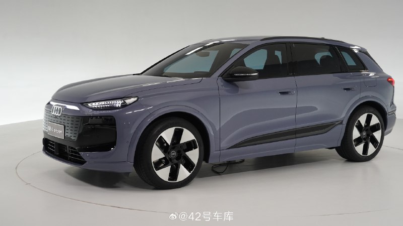 会发光的奥迪车标你见过吗?奥迪 Q6L e-tron 终于亮相了!配图