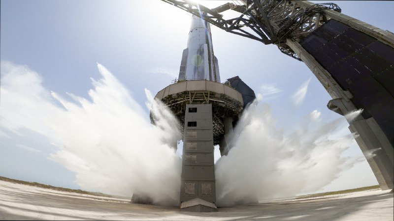 RT SpaceX配图