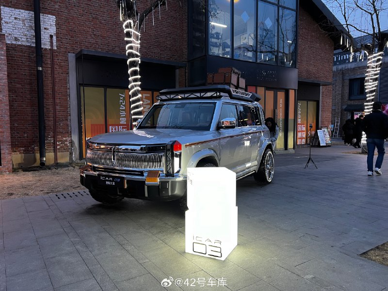 来参加 iCAR 03 发布会,门口摆了好几台潮改的车型,大家觉得哪台最好看?配图