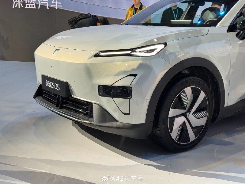 来长安总部参加深蓝用户日暨 S05 上市发布会，实车颜值还是很能打的，猜猜价格吧。配图