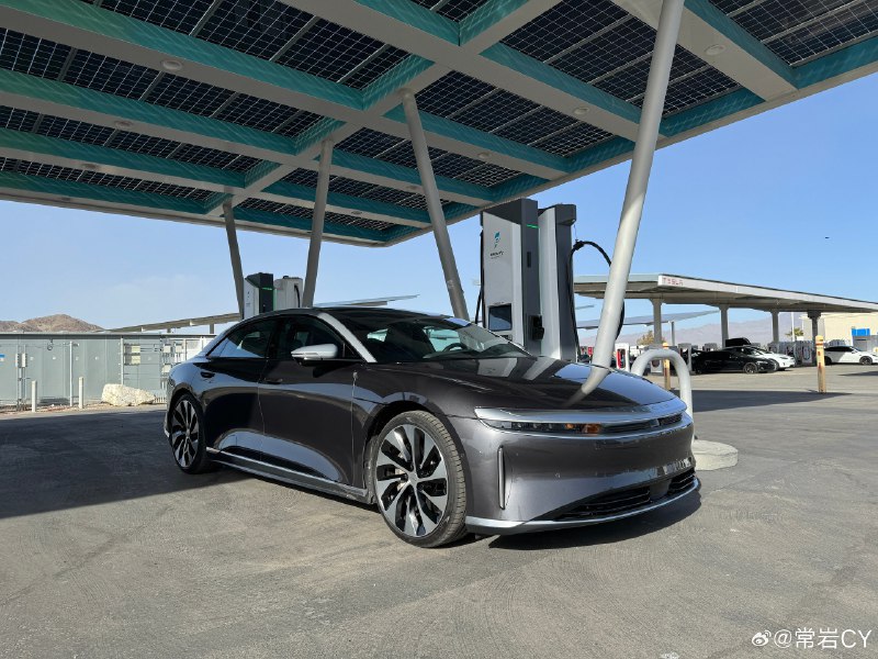 写了好几年的Electrify America Charging Station，这次终于用上了。配图