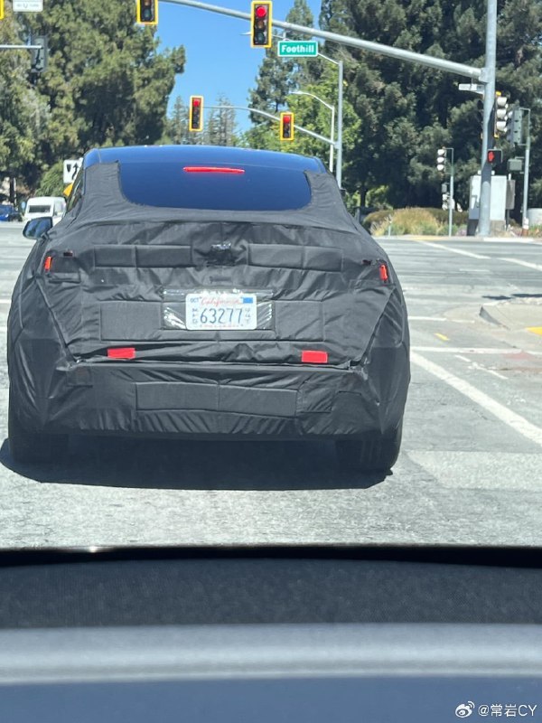 Model Y Juniper 继续路试中。配图