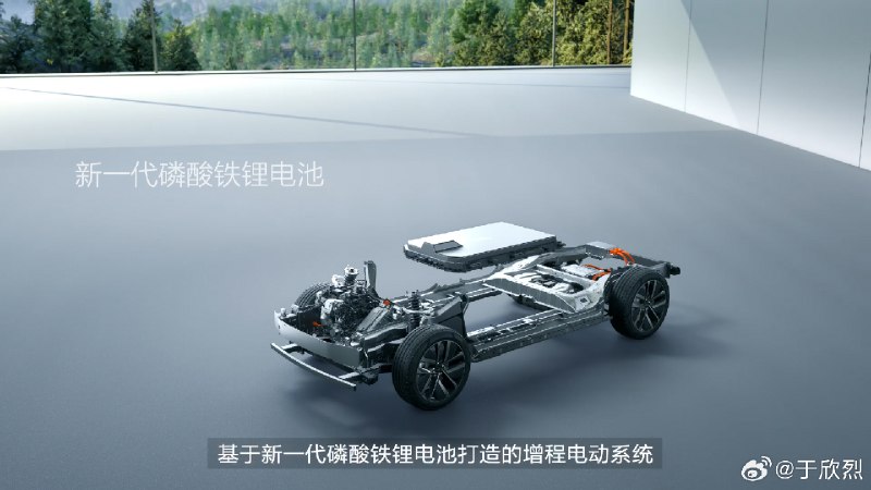 磷酸铁锂电池可能是理想 L6 定位五座豪华 SUV 争议最大的配置。一方面因为大众对磷酸铁锂电池的刻板印象，另一方面是因为李想过去的相关评论。配图