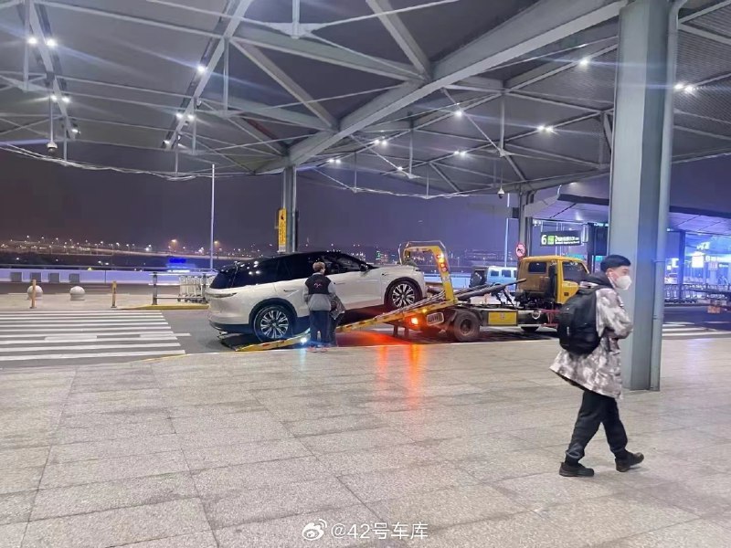 很有可能//@汪司机-:图3展车的电池拆掉了，消防要求？配图