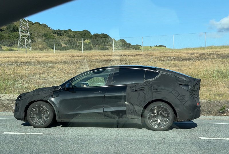 Drive Tesla Canada 报道 Model Y L（三排座版）首次在美国路测配图