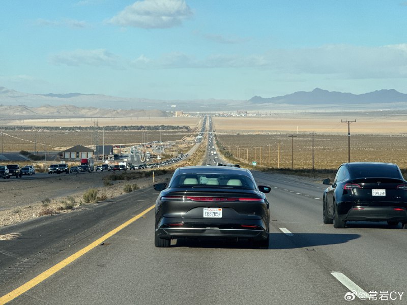 回复@楚斌top:这车特别神奇,130km/h是个坎,我定速126km/h能耗大约21kWh/100km,然后刚出城比较猛均速140km/h的时候就上到28kWh/100km了。另外这车电池容量118kWh。//@楚斌top:平均电耗多少常老师配图
