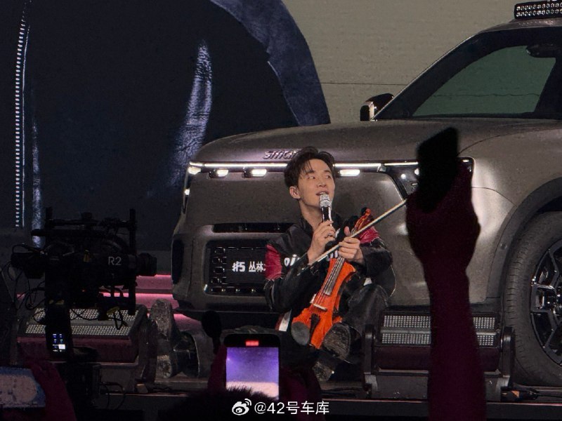 Henry 刘宪华来到 smart times 2024，我们粉丝里有喜欢他的吗？视频晚点上配图