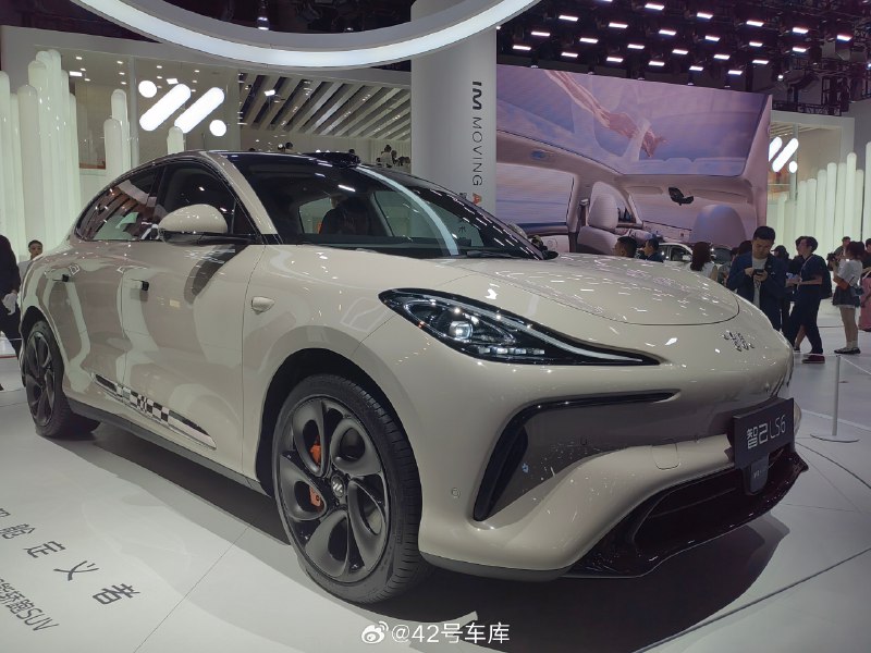 在成都车展亮相的智己 LS6。配图
