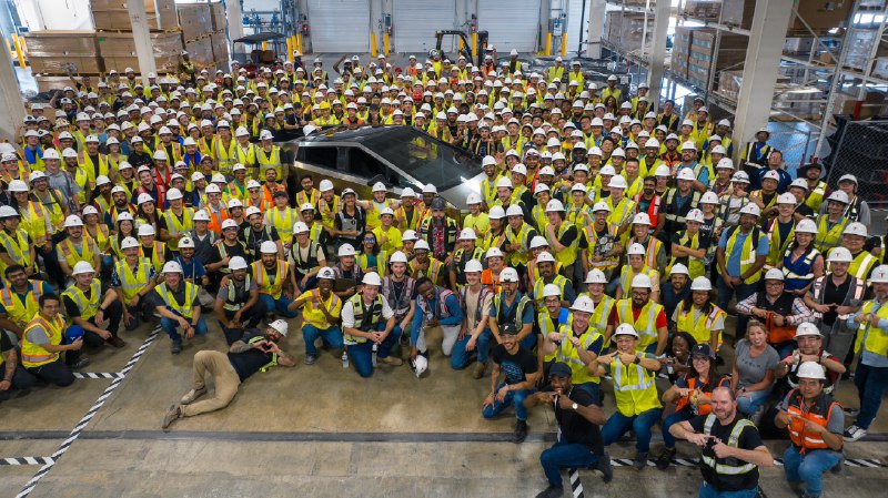 BREAKING: @Tesla has officially built the first Cybertruck at Giga Texas! The game is about to change! https://twitter.com/i/web/status/1680122215063339008配图