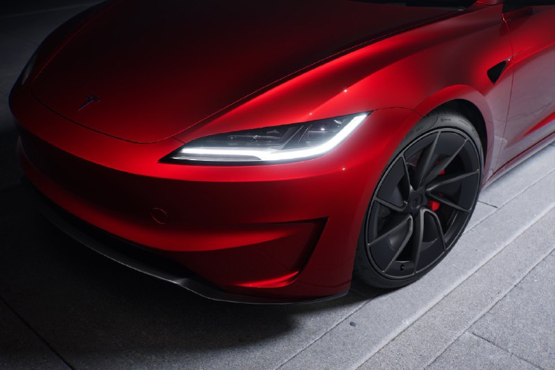 33.59万的特斯拉 新Model 3 P 还是29.9万小米SU7 Max ？🐱配图