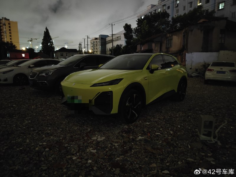 深蓝 S7 这辆车已经发布很久了，销量也不错，可我在上海路上却从来没有见过。配图